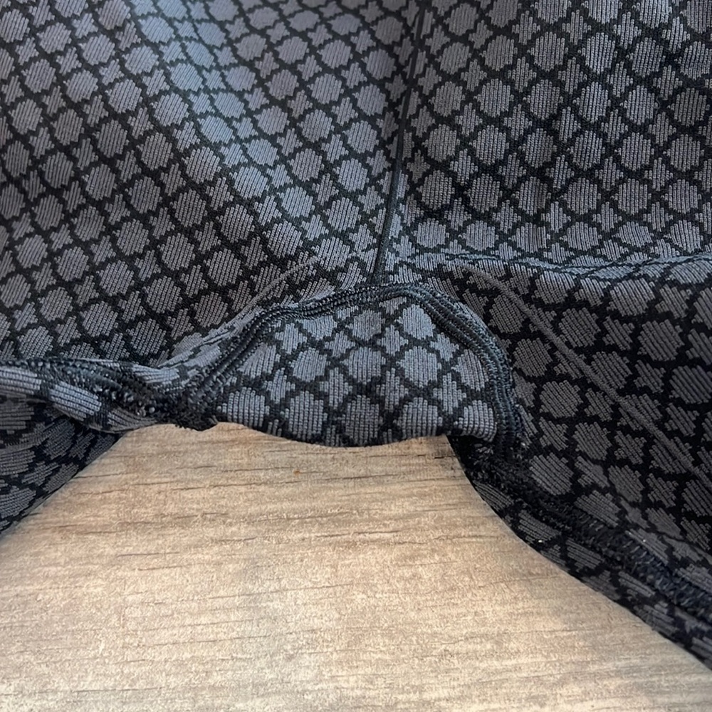 Like New Lululemon Cropped Leggings - Picture 5 of 12